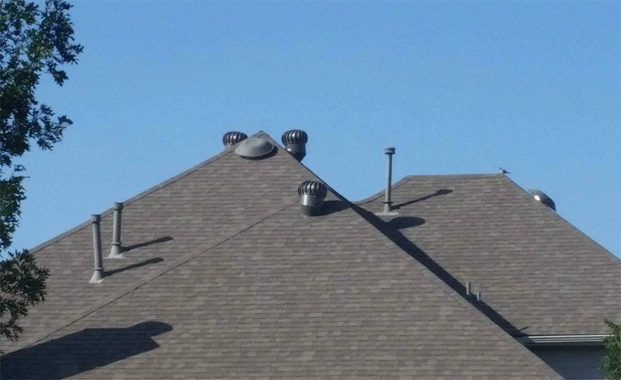 Вентиляционные выходы на крыше дома